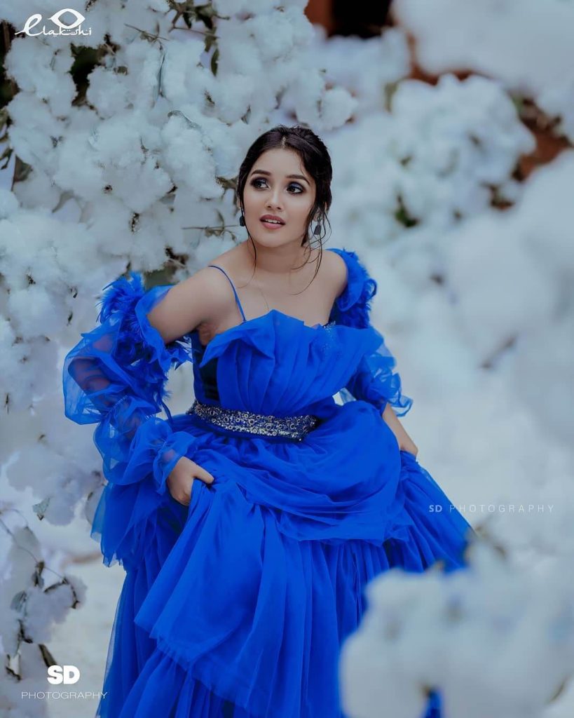Actress Anikha Surendran - Cine Home ()